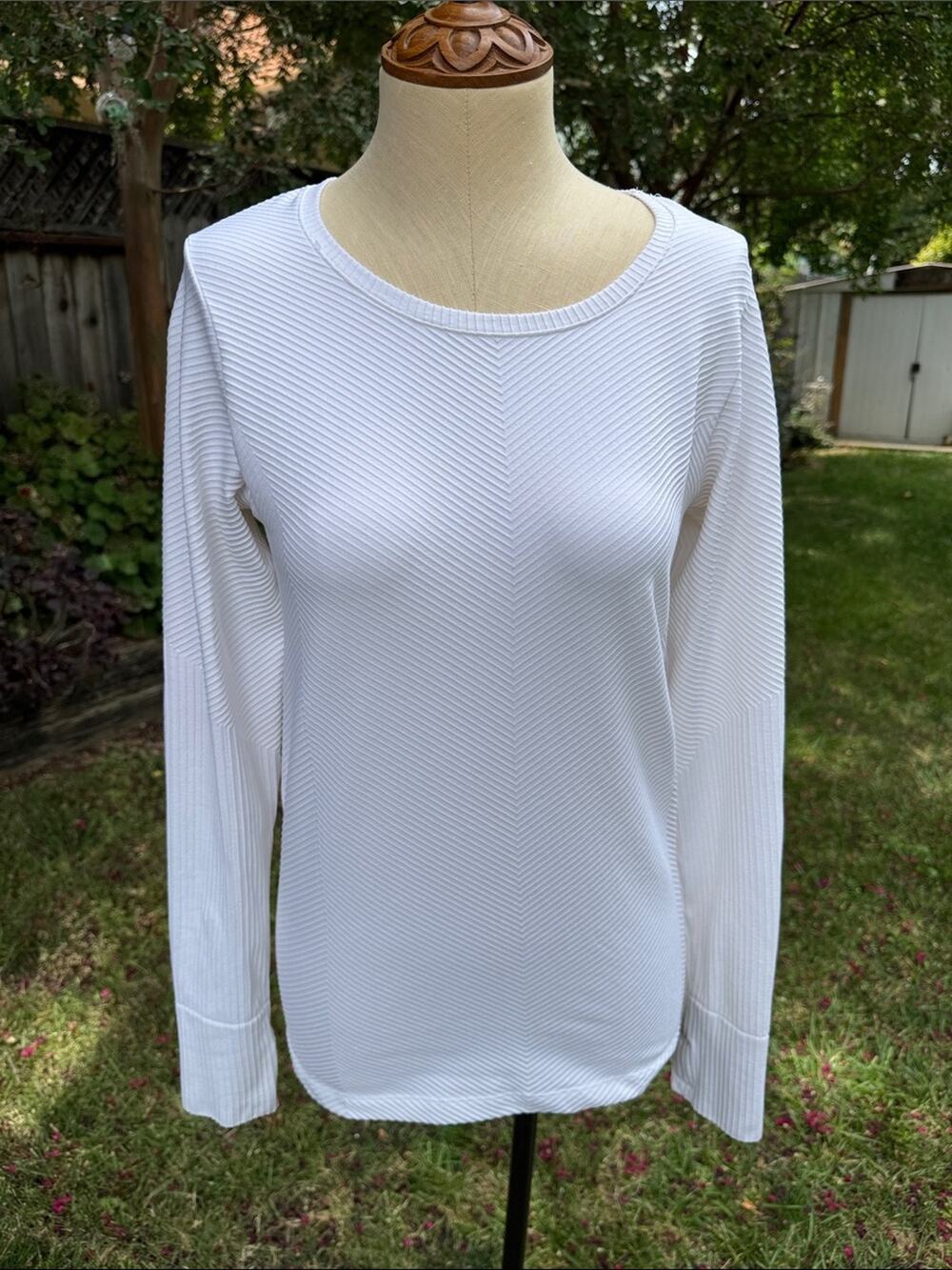 Athleta White Ribbed Long Sleeve T-Shirt Top Thumb Hole Women’s Sz Medium